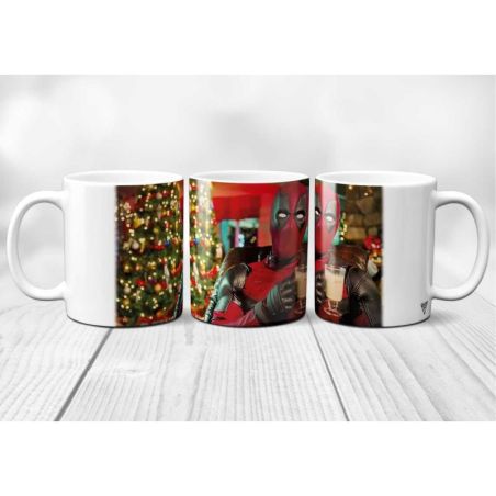 mug avec une image de deadpool qui fête noel
